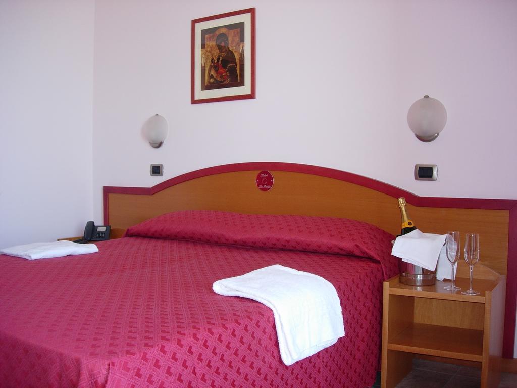 Hotel La Perla Cupra Marittima Habitación foto
