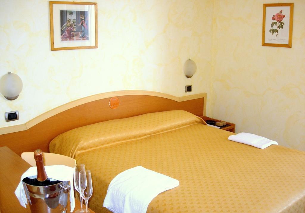 Hotel La Perla Cupra Marittima Habitación foto