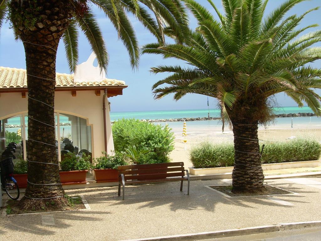 Hotel La Perla Cupra Marittima Exterior foto